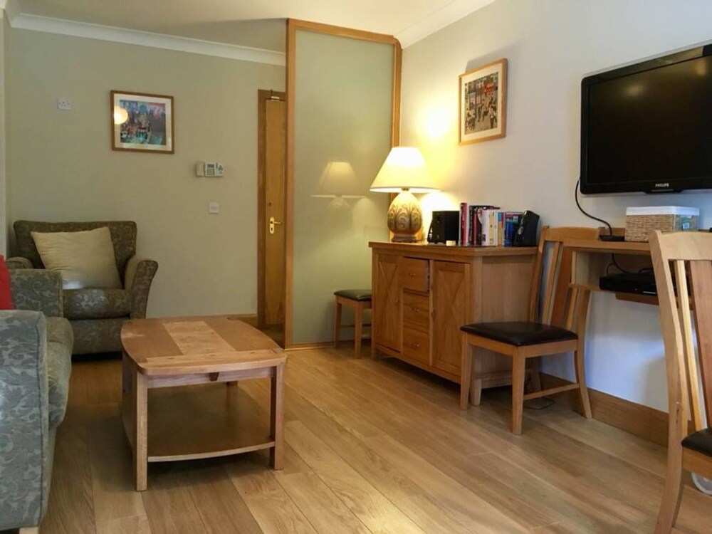 1 BEDROOM APARTMENT IN BALLSBRIDGE