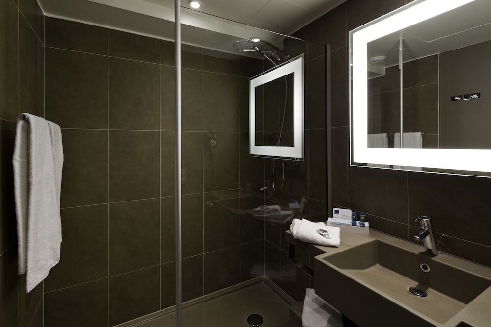 NOVOTEL BRUSSELS AIRPORT (BRUSSELS AIRPORT, 13 KM FROM BRUSSELS)