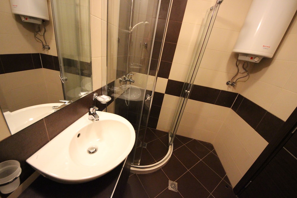 MENADA HARMONY SUITES II APARTMENTS