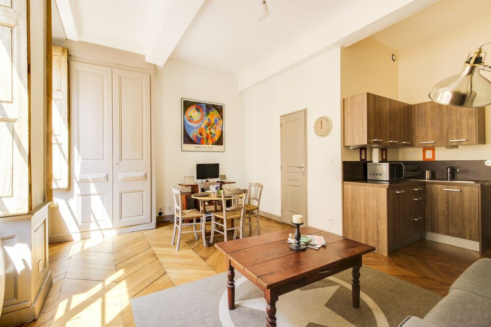 THE BRIGHT VIEUX-LYON