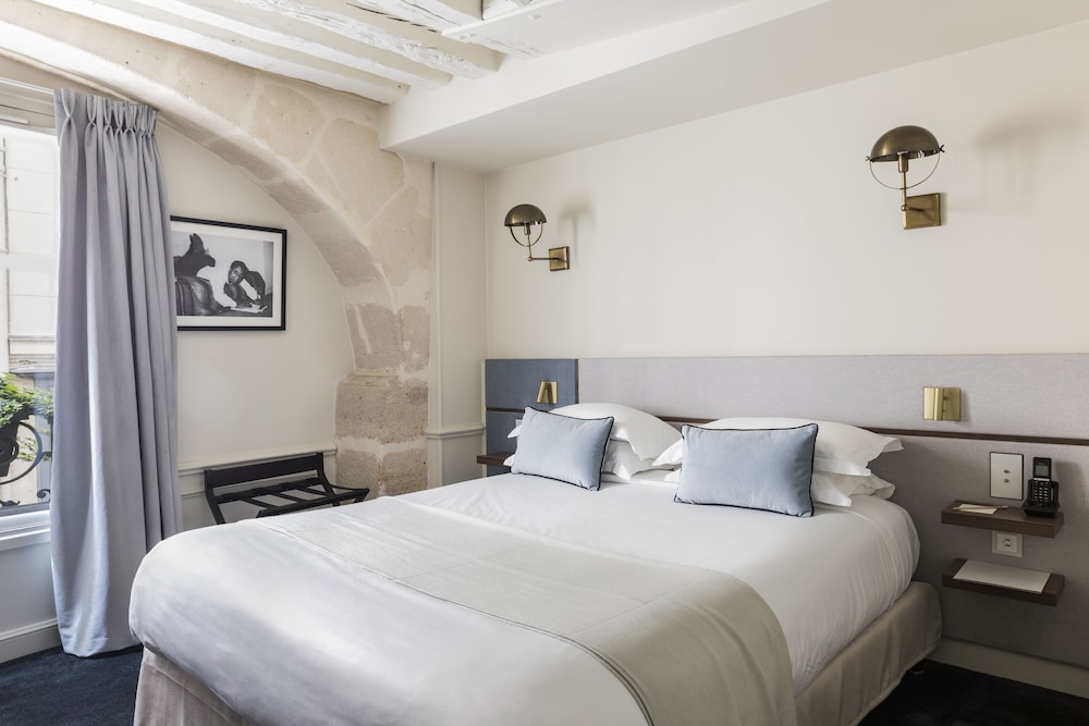 HOTEL VERNEUIL