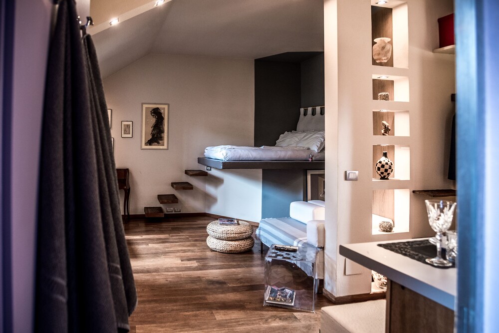 CHARMING STUDIO