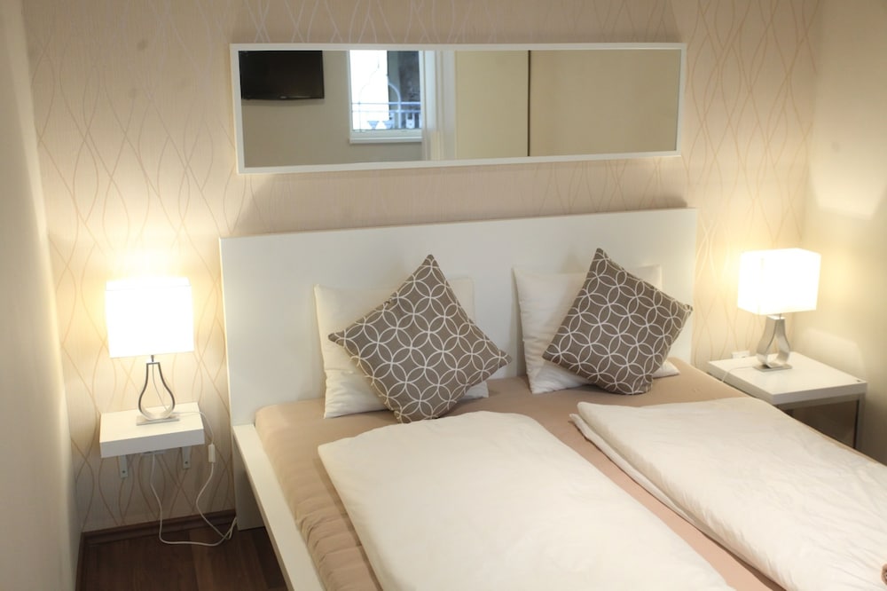 DFIVE APARTMENTS - BLAND