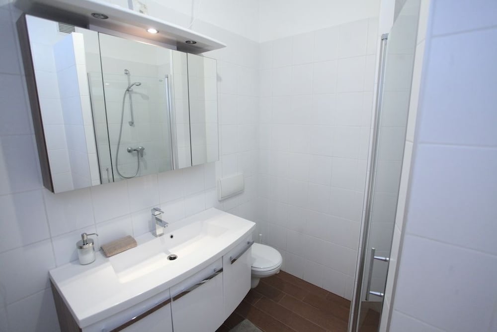DFIVE APARTMENTS - REGIPOSTA