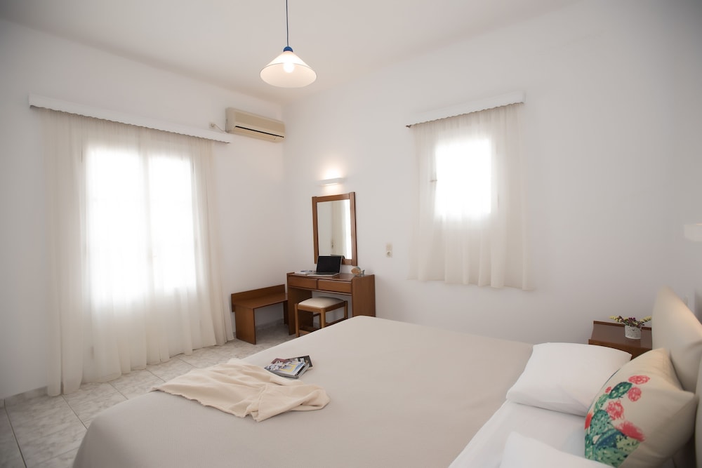 CHARISSI HOTEL