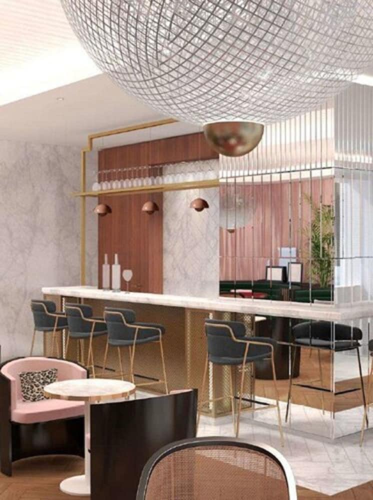 HOTEL PARISIANER