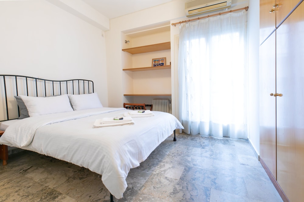 COZY APARTMENT IN THE HEART OF ATHENS