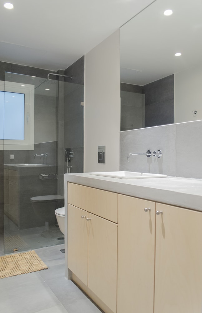 CENTRALLY LOCATED FLAT WITH 1 BEDROOM