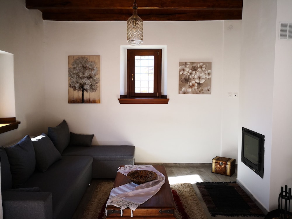 EFFROSINI TRADITIONAL HOME