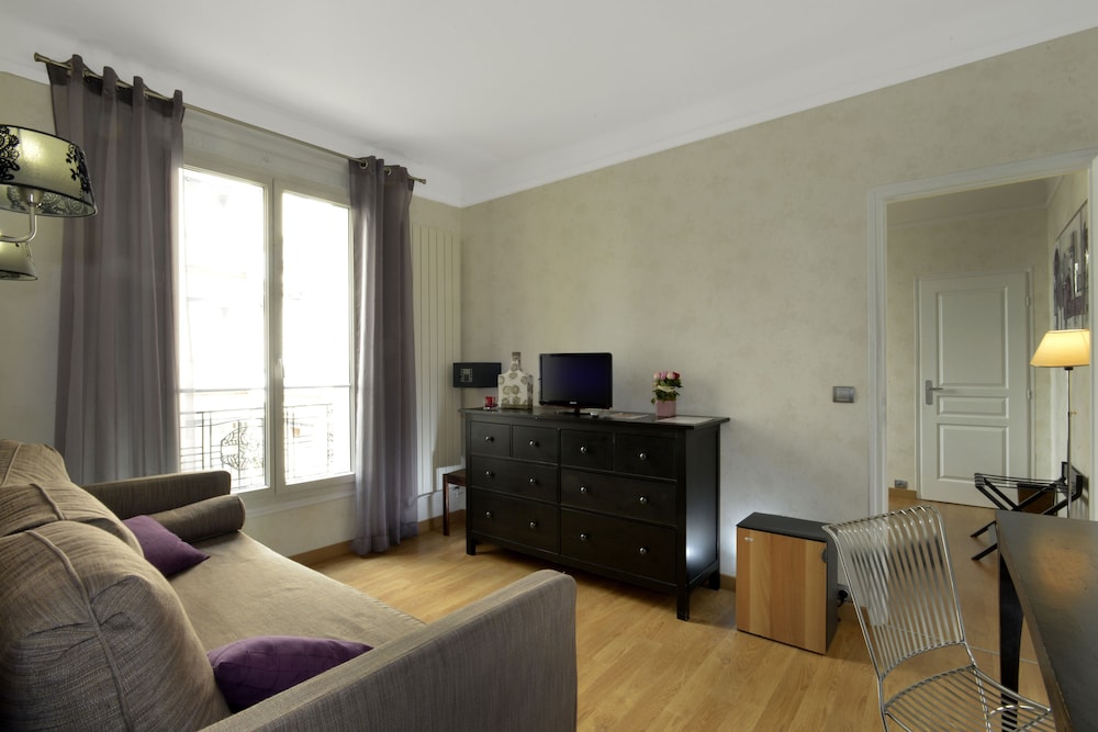 HOTEL CARLADEZ CAMBRONNE