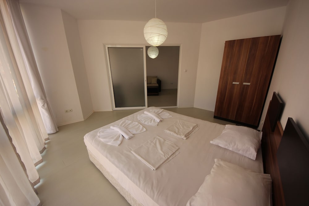 MENADA RAINBOW APARTMENTS