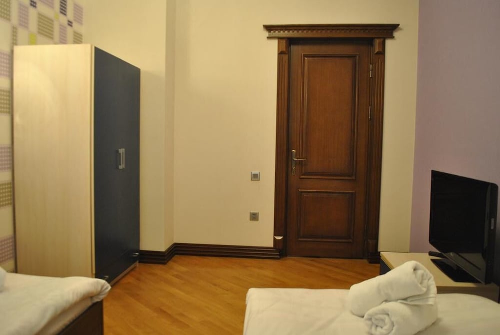 APARTMENT ON MIRZA FATALI AKHUNDOV 179