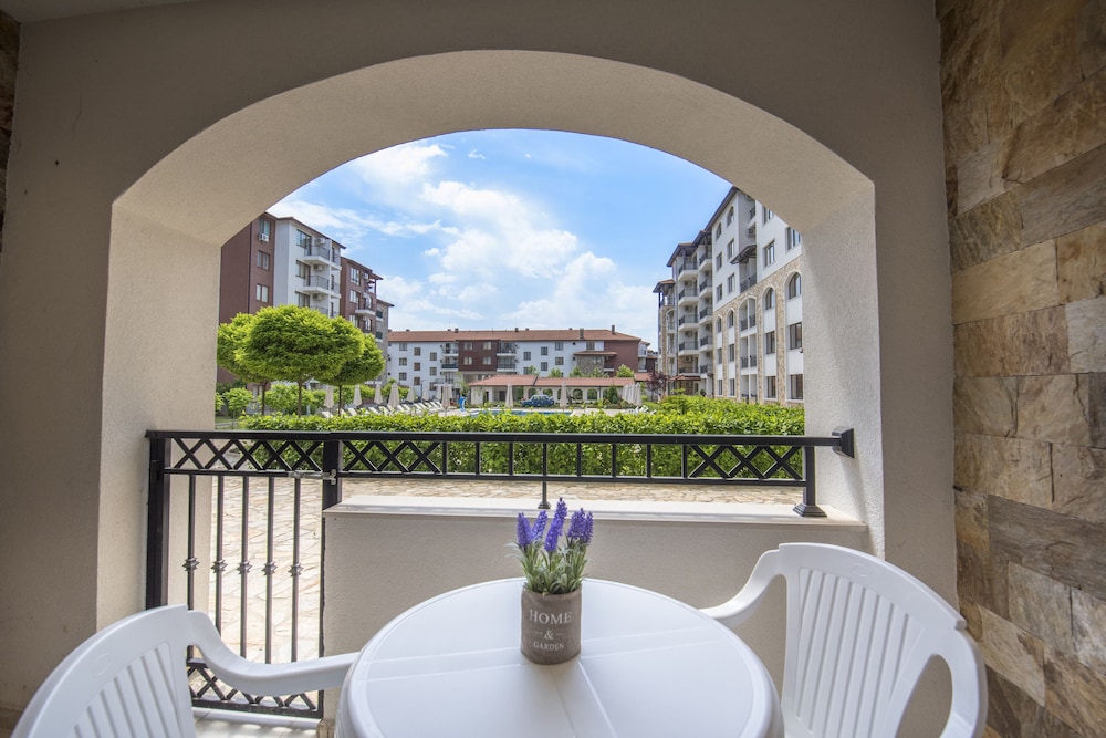 APOLLON APARTMENTS