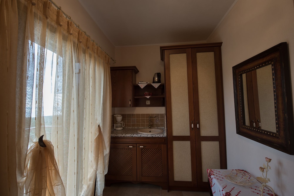 CHOROSTASI GUEST HOUSE