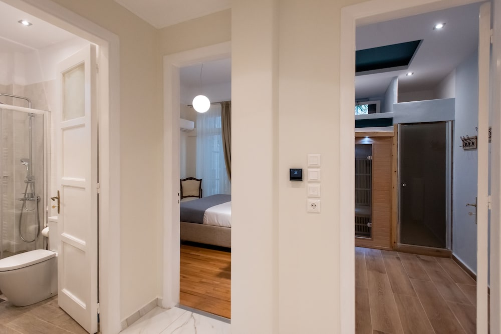 BLUE ARK LAVISH SAUNA SUITE