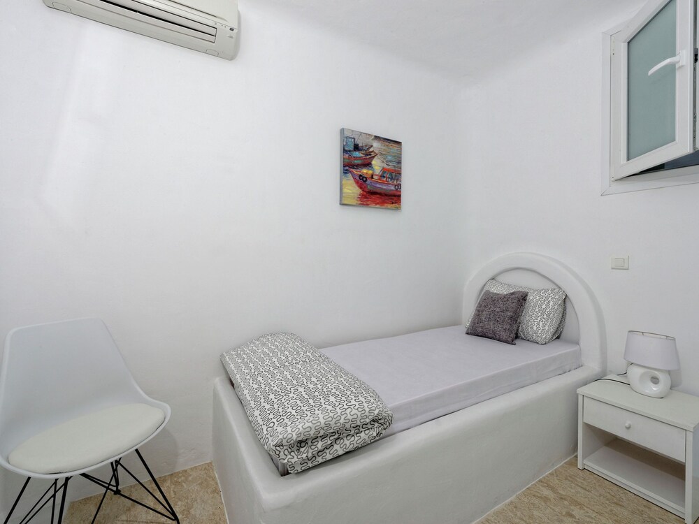 BEAUTIFUL LARGE LUXURY VILLA, PRIVATE POOL, STUNNING VIEWS, NEAR SEA, MYKONOS