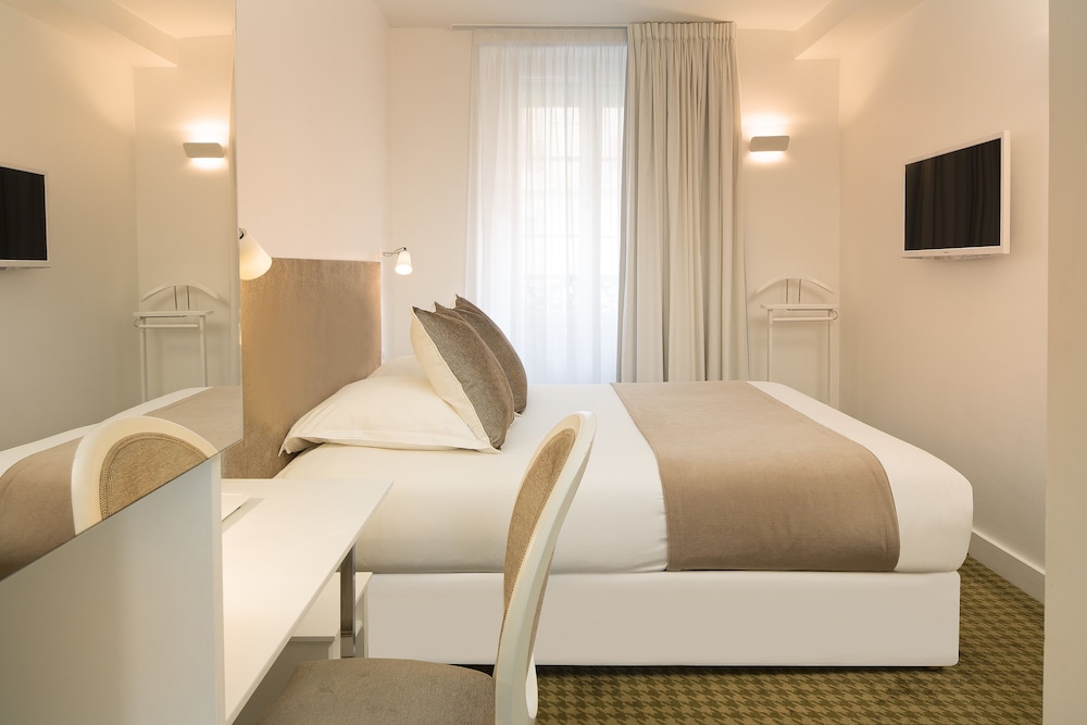 HOTEL MISTRAL