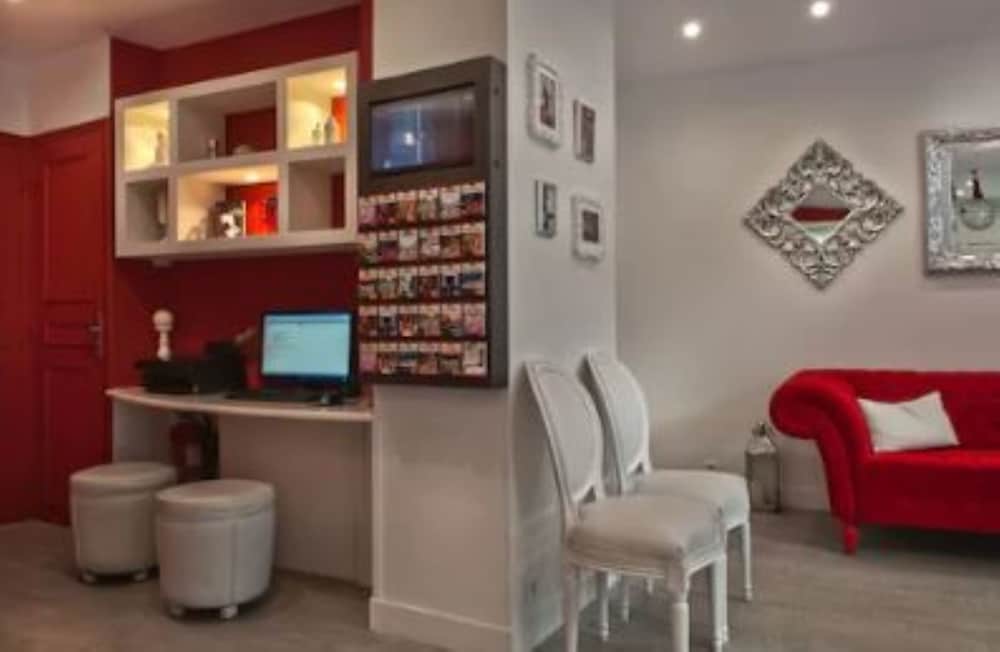 HOTEL B SQUARE