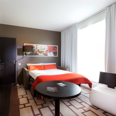 HIPARK DESIGN SUITES SERRIS (39 KM FROM PARIS)