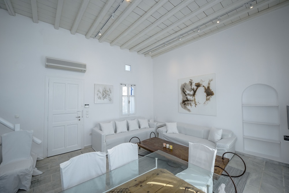 MYKONOS ART VILLAS