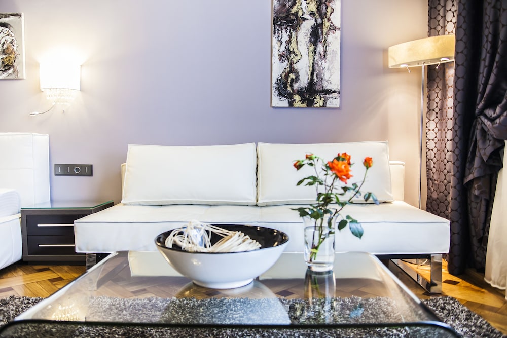 MATEI CORVIN APARTMENTS