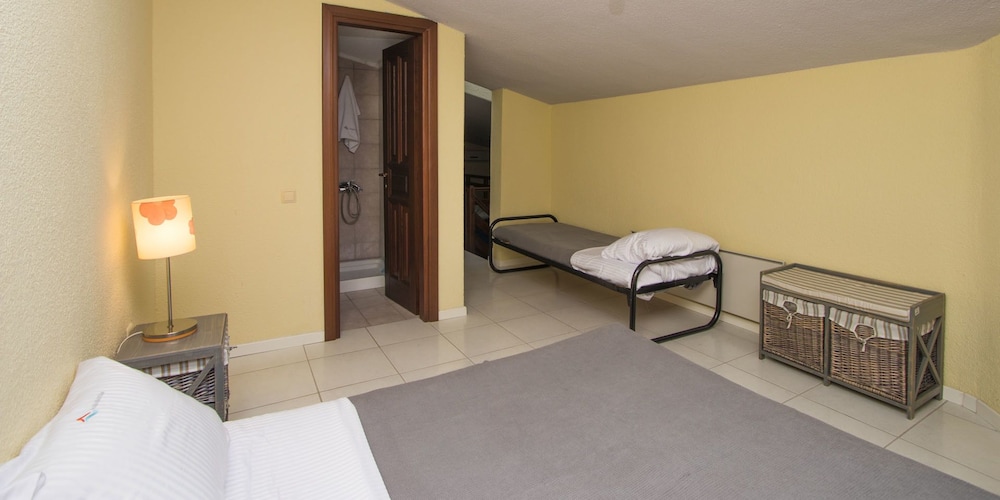 ARAUCARIA SHARED POOL VILLA, SANI