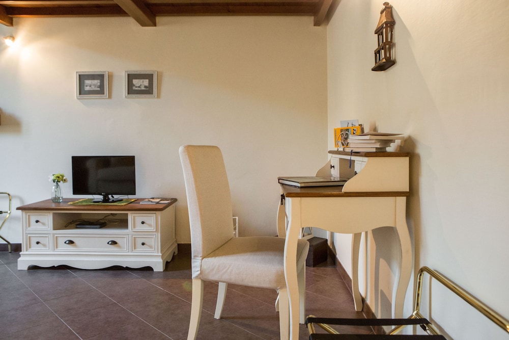 CHARMING SUITE CAVOUR HEART OF FLORENCE