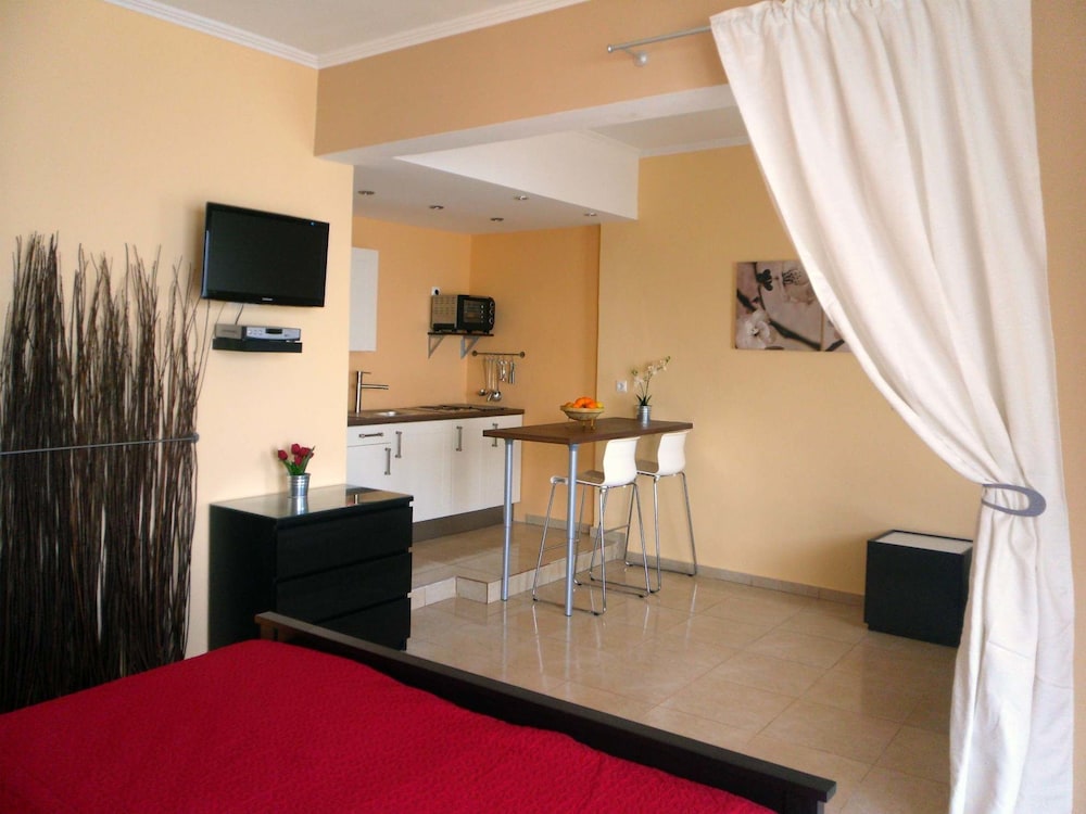 GALINI BEACH STUDIOS