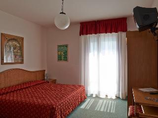 HOTEL CAPITOL