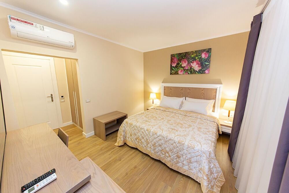 FM HOTEL