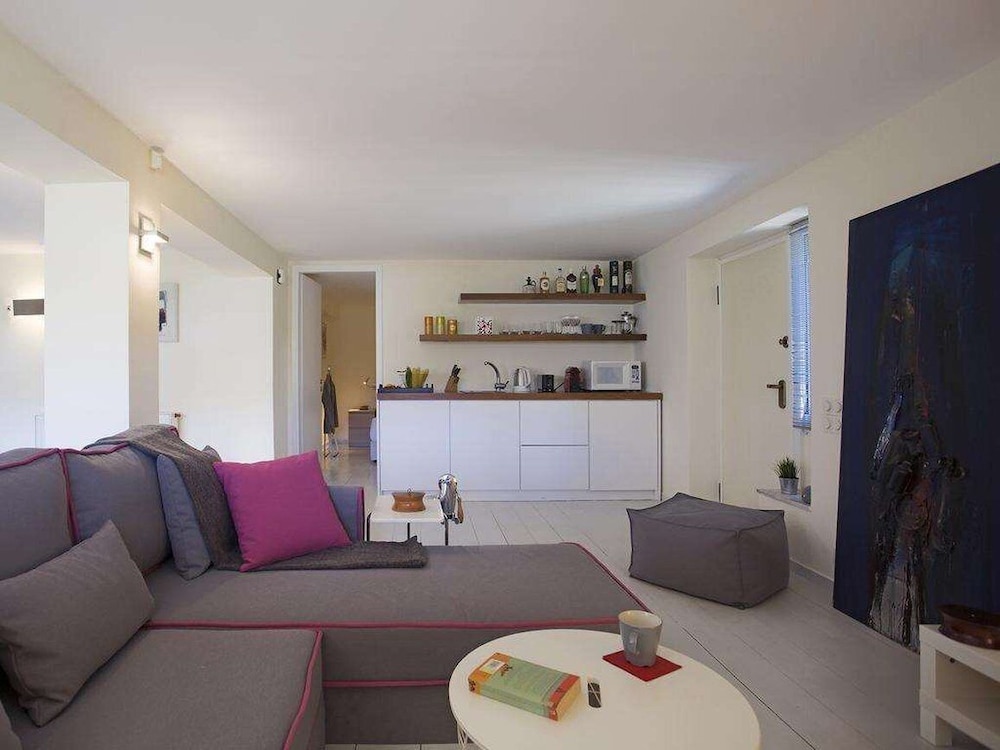 POSH & MINIMAL STUDIO
