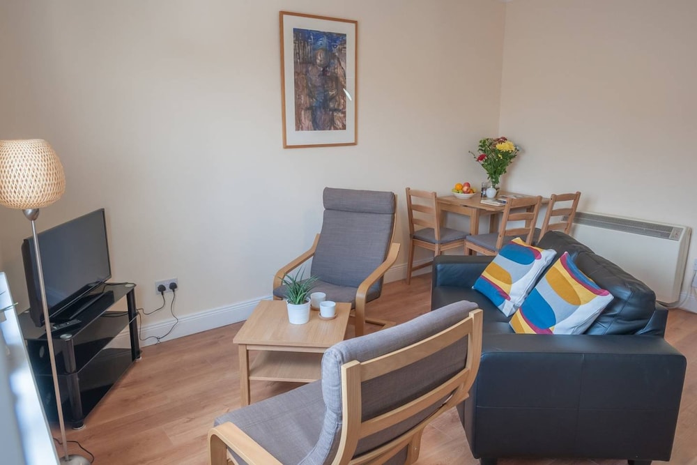 CENTRAL DUBLIN 2 BEDROOM FLAT