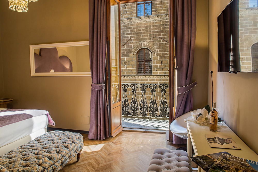 PALAZZO GALLERY - THE TUSCAN COLLECTION