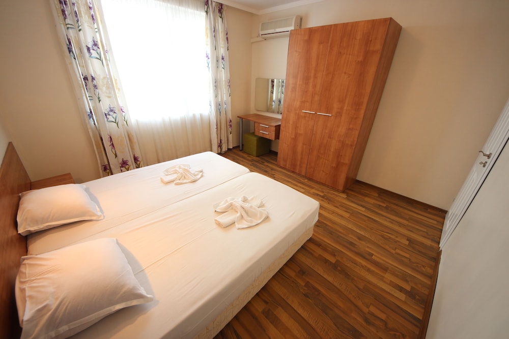 MENADA APARTMENTS IN AZZURO HOTEL