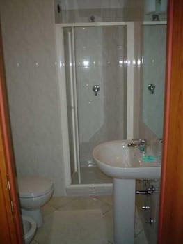 2000 HOTEL