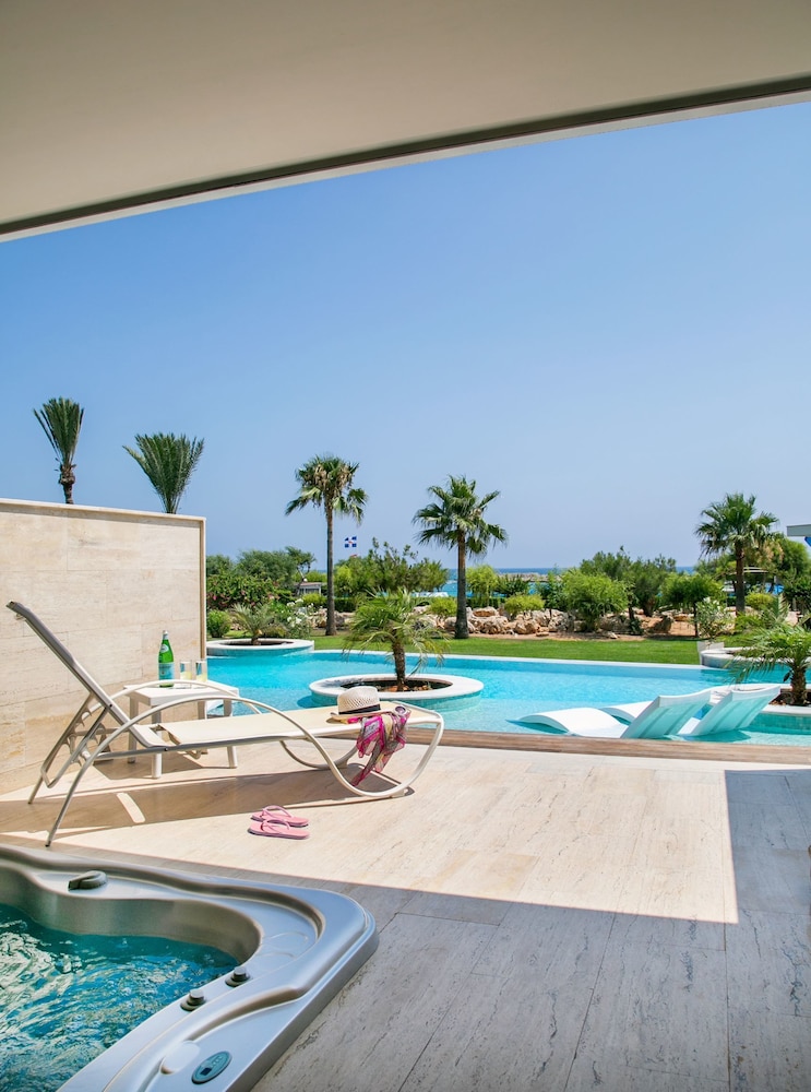 ASTERIAS BEACH HOTEL