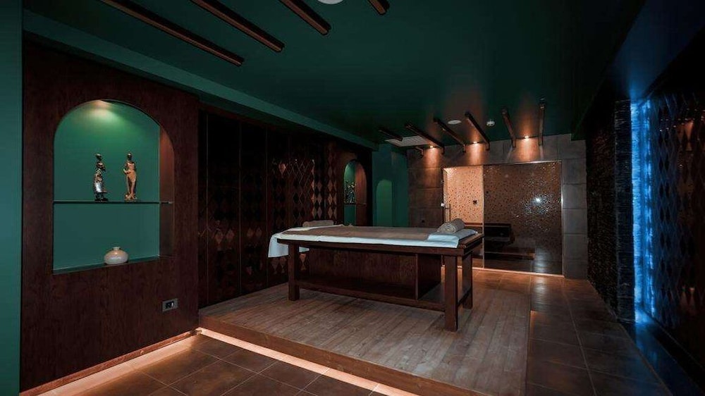 MIDTOWN HOTEL