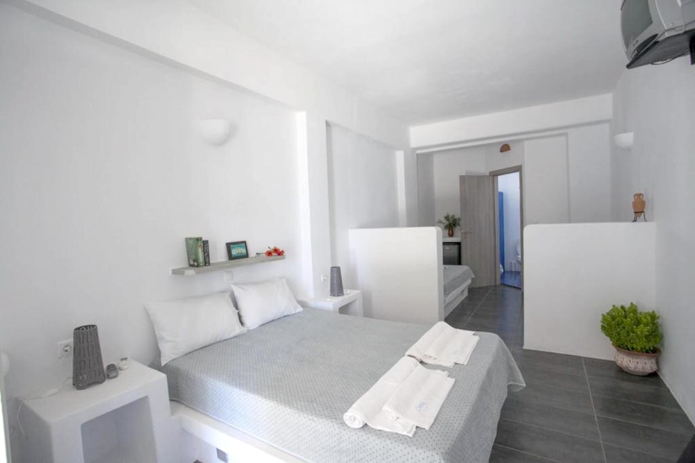 STUDIO IN ALIKI, WITH WONDERFUL SEA VIEW, FURNISHED TERRACE AND WIFI