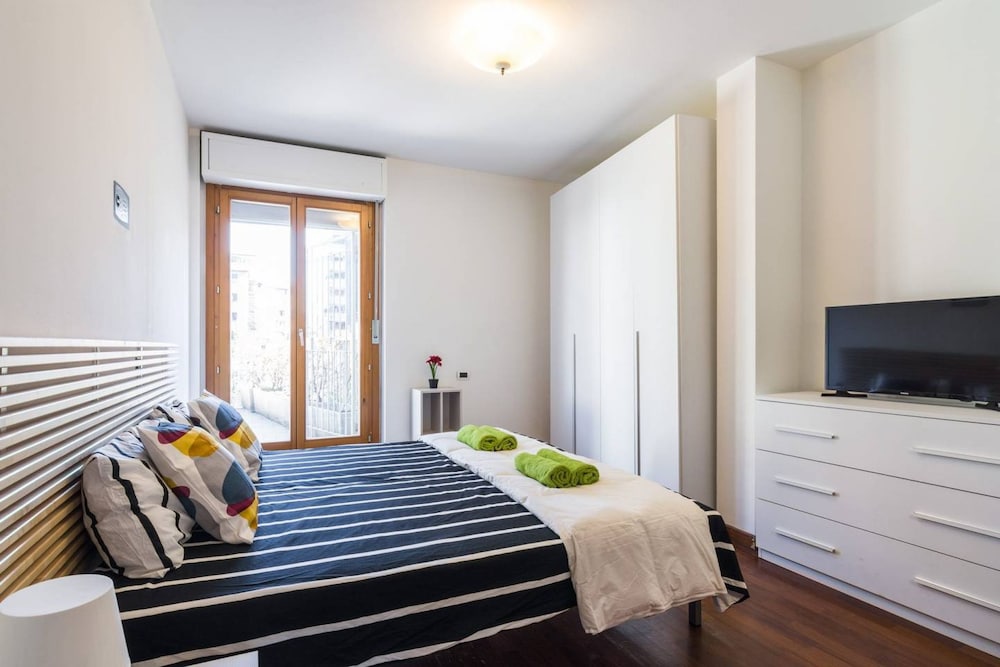 FOUR BEDROOM VILLA NEAR METRO