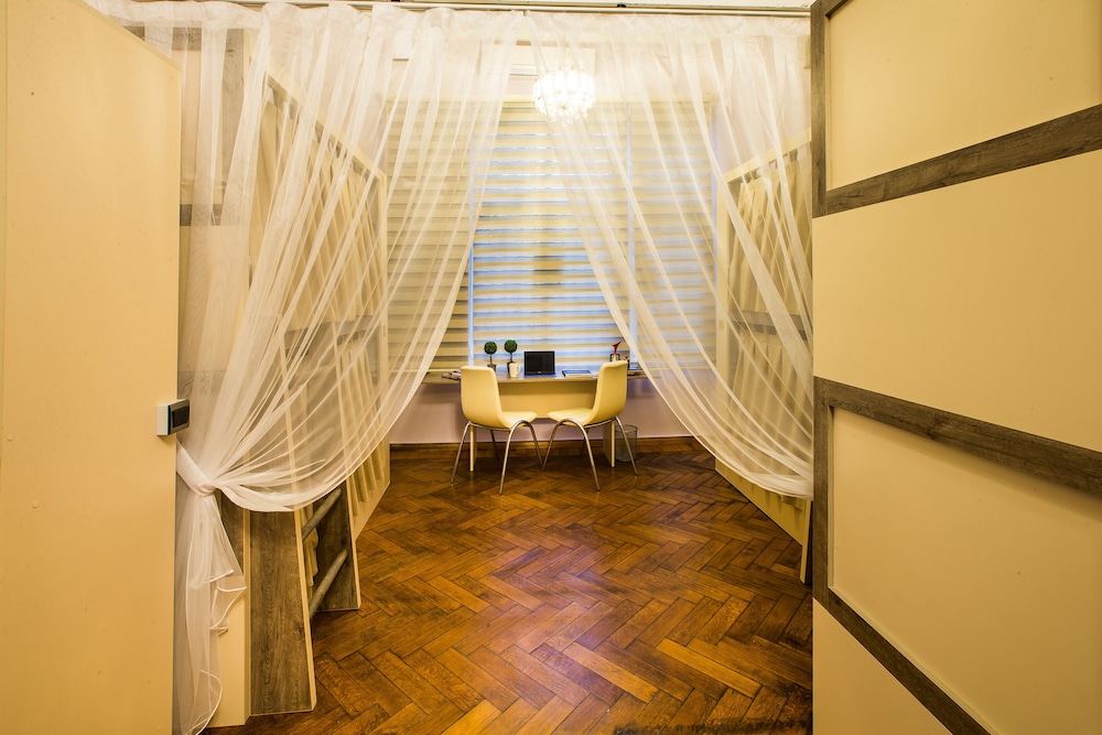 KHAMSA HOSTEL