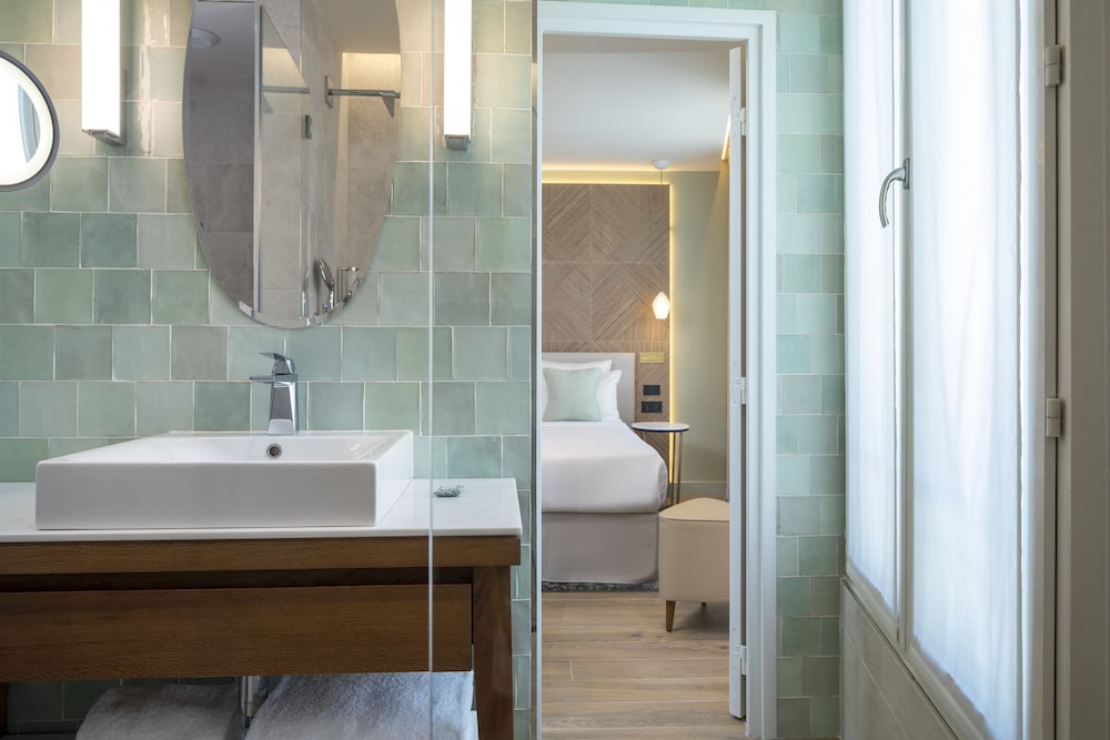 HOTEL DES CHAMPS ELYSEES