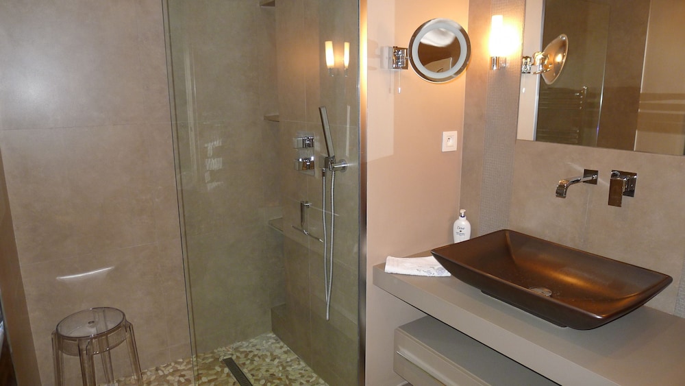 SUITE NEGRESCO AP4115