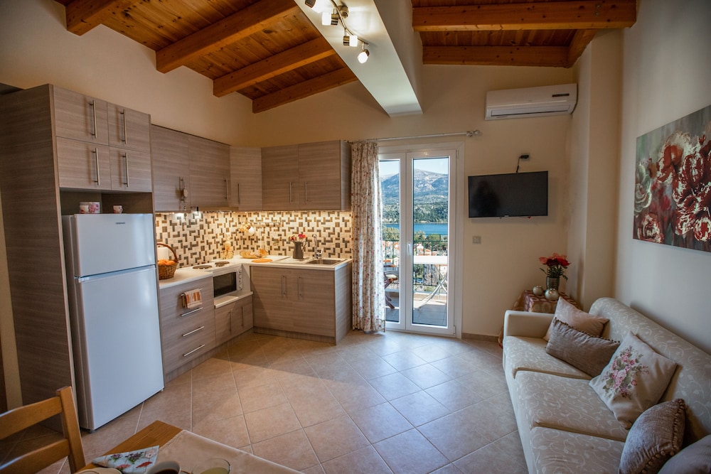 CHRYSIANNA SEAVIEW APARTMENT