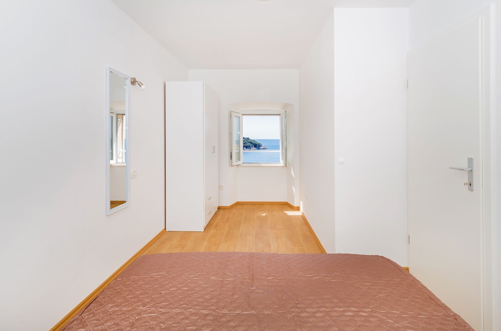 APARTMENT VIEW