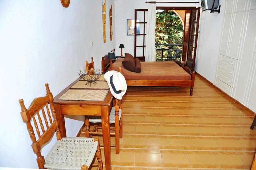 COMFY STUDIO WITH GARDEN