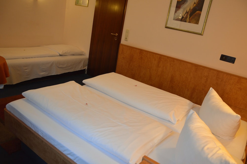 STEEN'S HOTEL