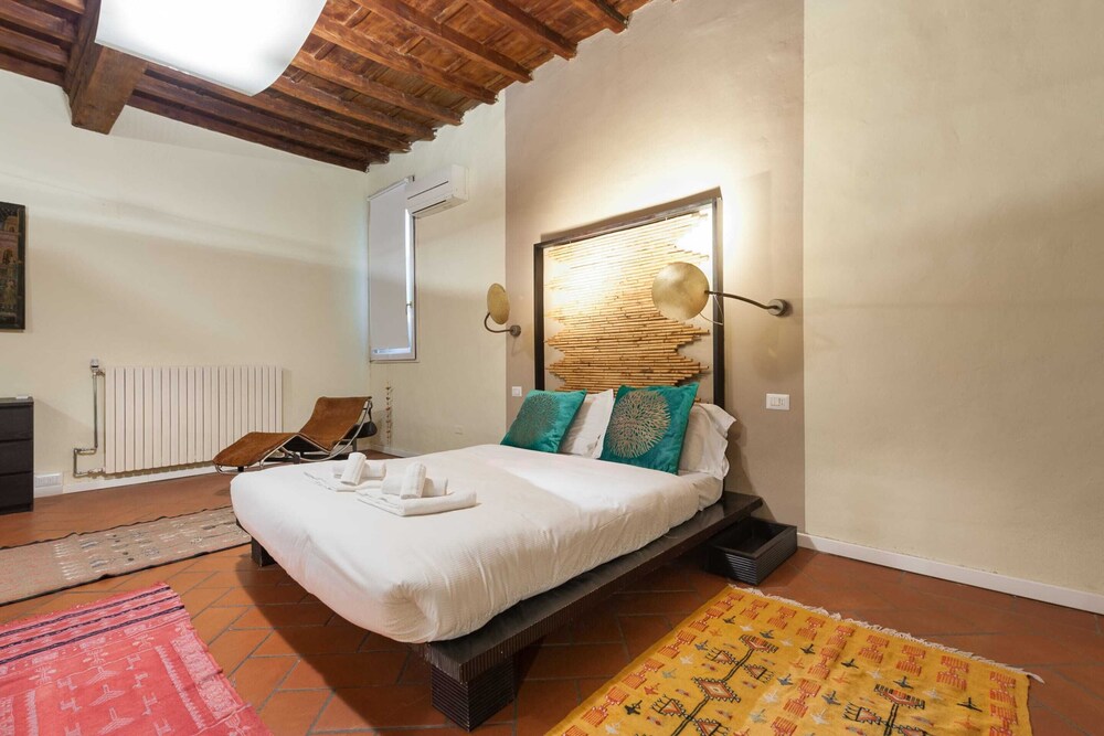 SHORT-LET FLORENCE CHARMING SUITE