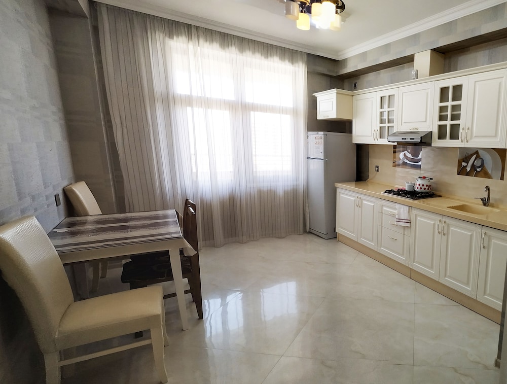 APARTMENT 2 ROOMS 6 BAKUVI