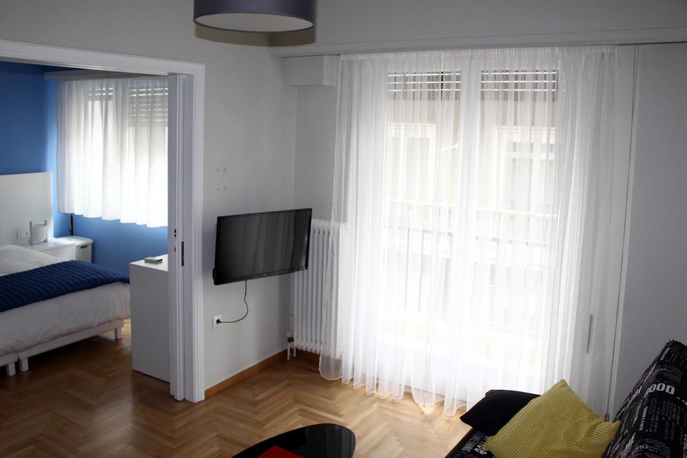 CHEERY APARTMENT IN THE CENTER OF ATHENS