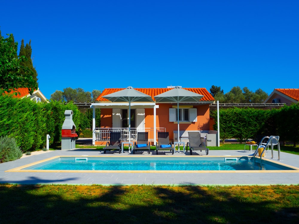 CYPRESS GARDEN VILLAS